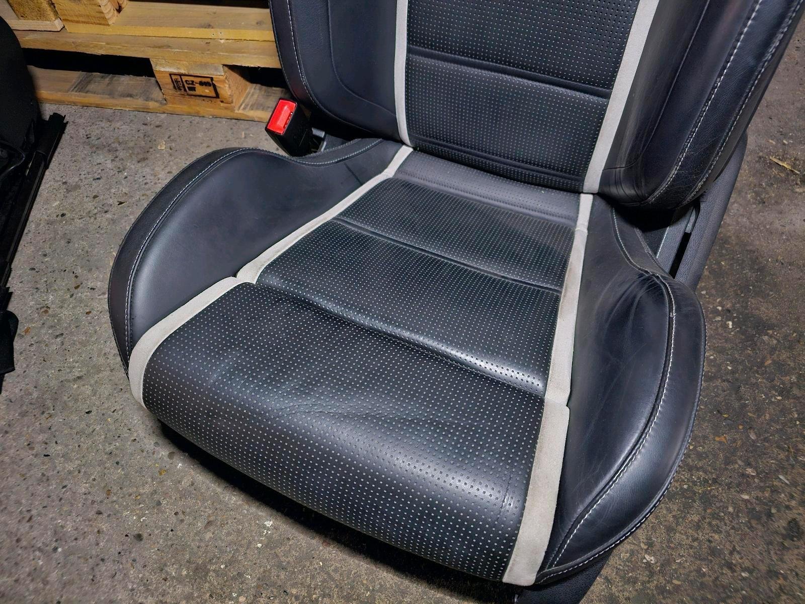Mercedes C63 AMG Performance Bucket Seats - Image 2