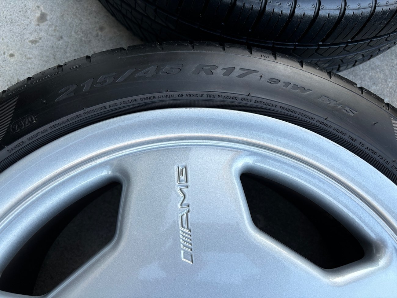 17″ AMG Aero II Monoblock Wheels with Pirelli Tires - Image 7