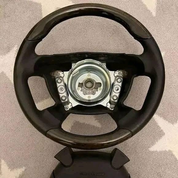 Mercedes-Benz Classic 4-Spoke Steering Wheel - Image 4