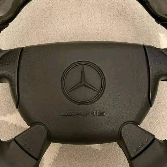 Mercedes-Benz Classic 4-Spoke Steering Wheel - Image 3