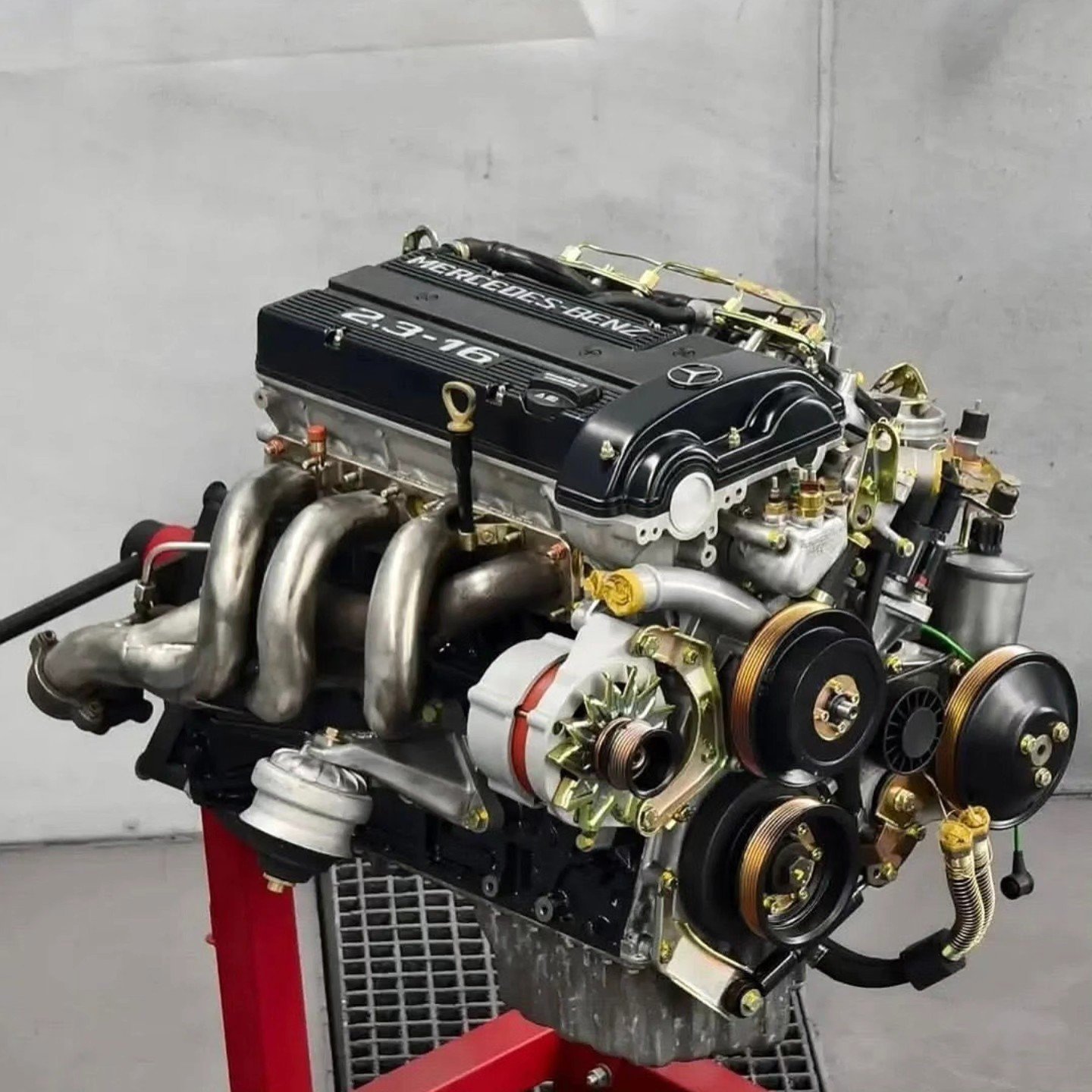 Mercedes-Benz M102 2.3 16 Cosworth Engine - Image 3