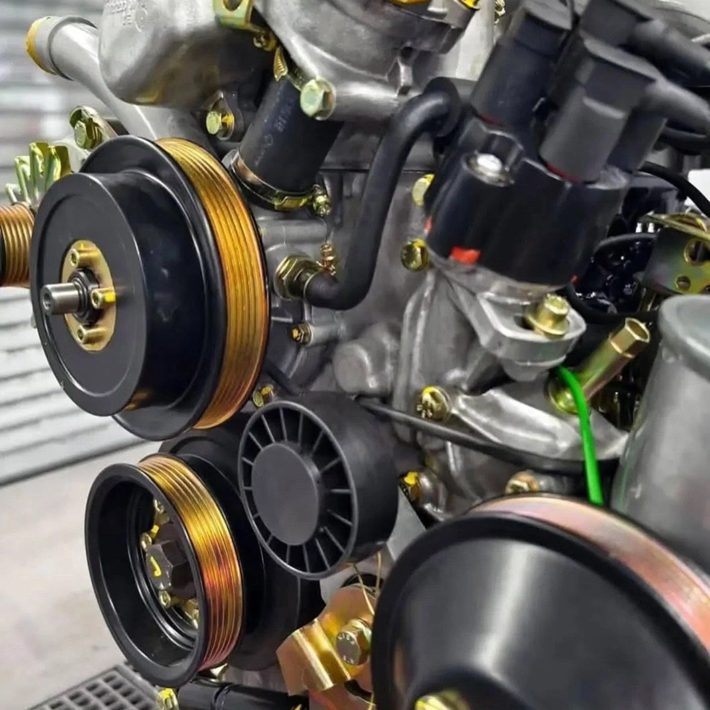Mercedes-Benz M102 2.3 16 Cosworth Engine - Image 2