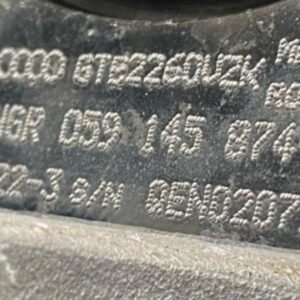 Alternative view of Porsche Cayenne 3.0d engine