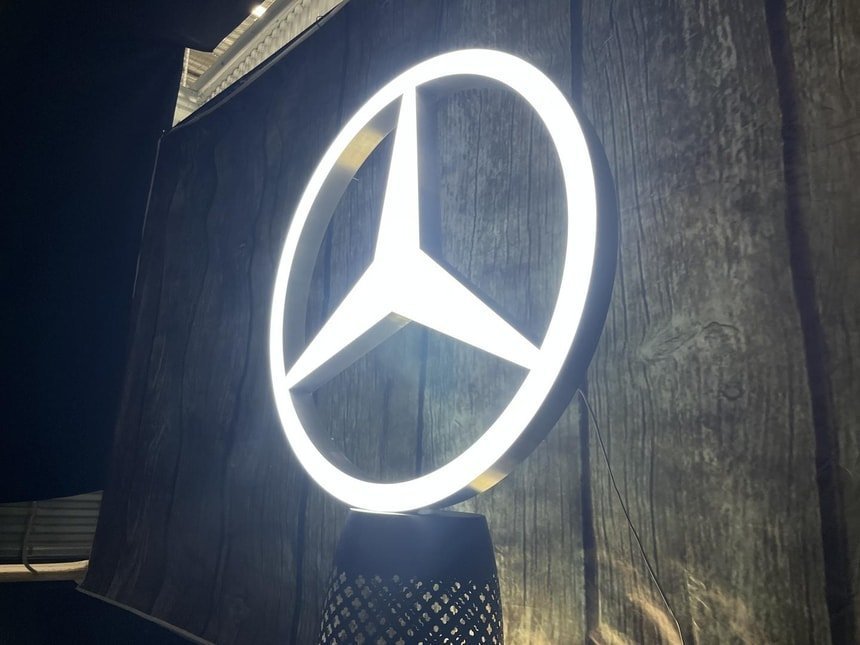 Mercedes-Benz Promotional Illuminated Star Logo Sign - Image 7