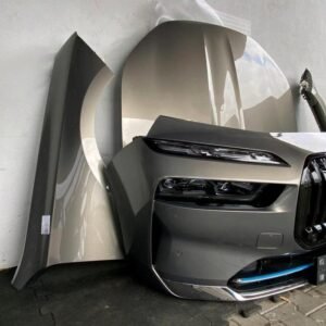 Alternative view of BMW i7 G70 Front End Package