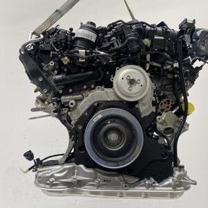 Alternative view of Audi A8 DDV engine