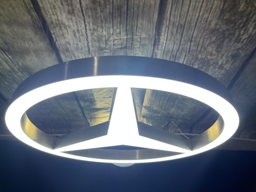 Mercedes-Benz Promotional Illuminated Star Logo Sign - Image 9