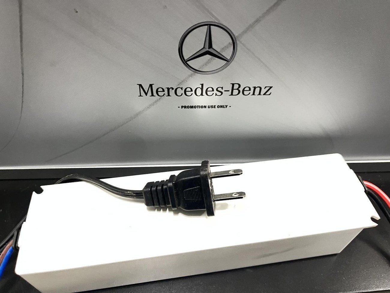 Original Mercedes-Benz Promotional Illuminated Sign - Image 4