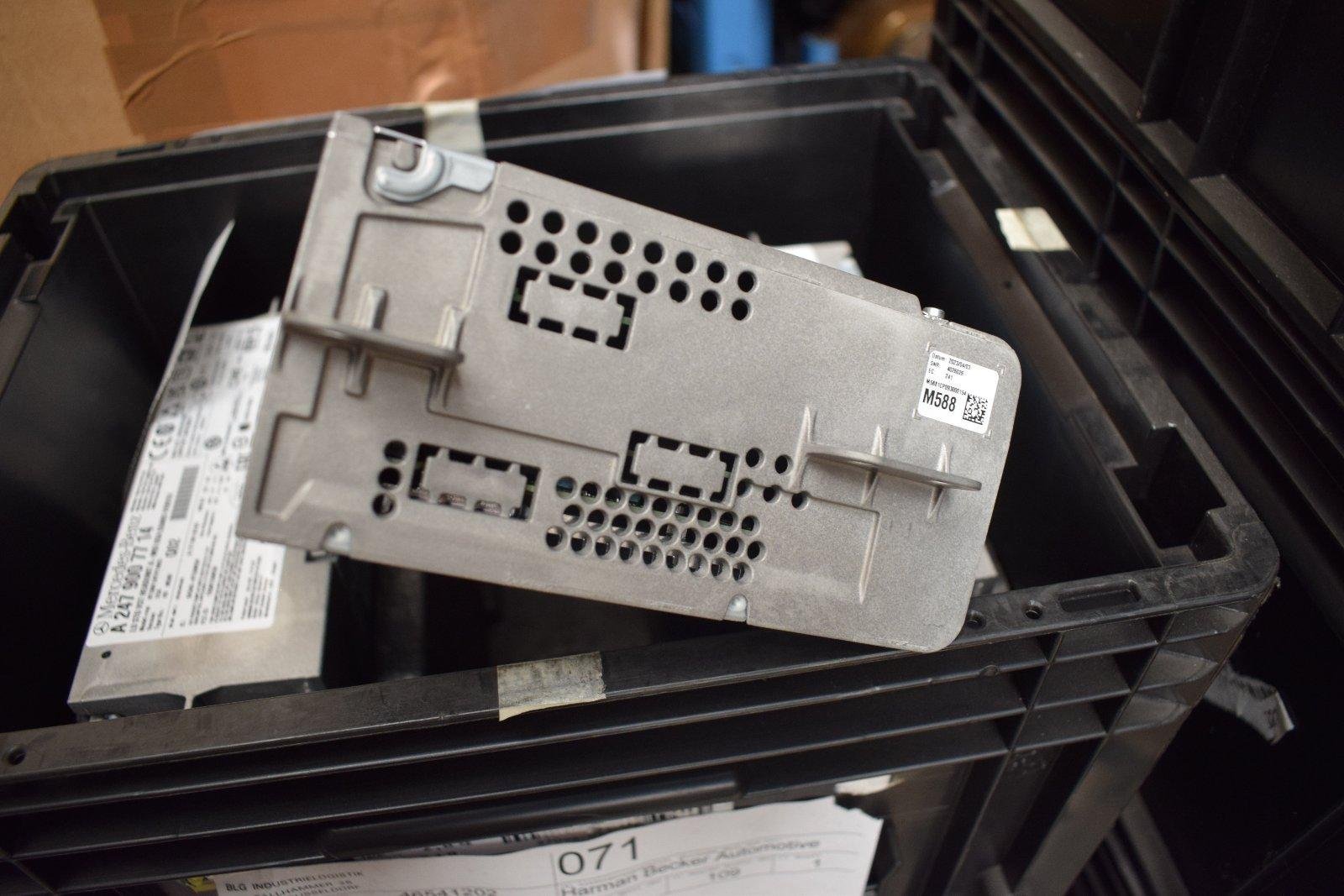 Mercedes COMAND Unit – Sprinter W907 / W118 / W243 / W247 – OEM - Image 3