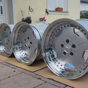 Alternative view of Staggered 3-Piece 17″ AMG Aero III Wheels