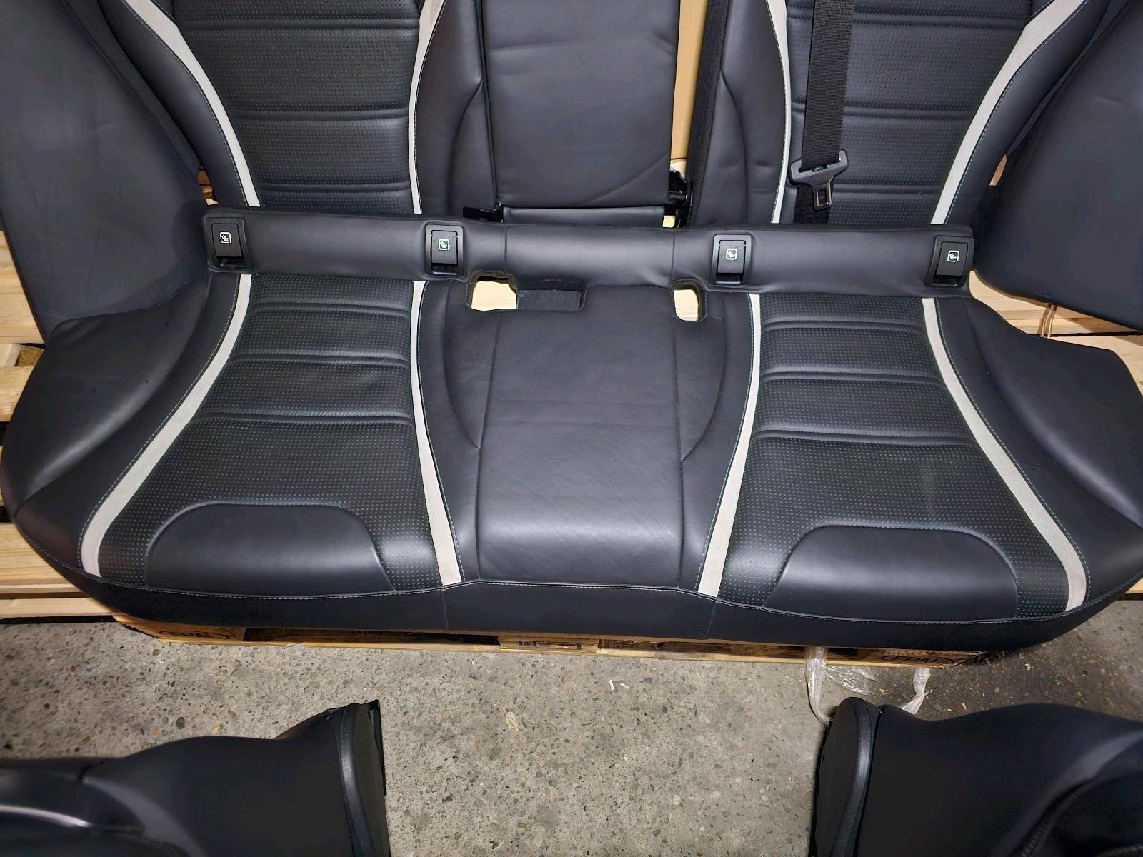 Mercedes C63 AMG Performance Bucket Seats - Image 3