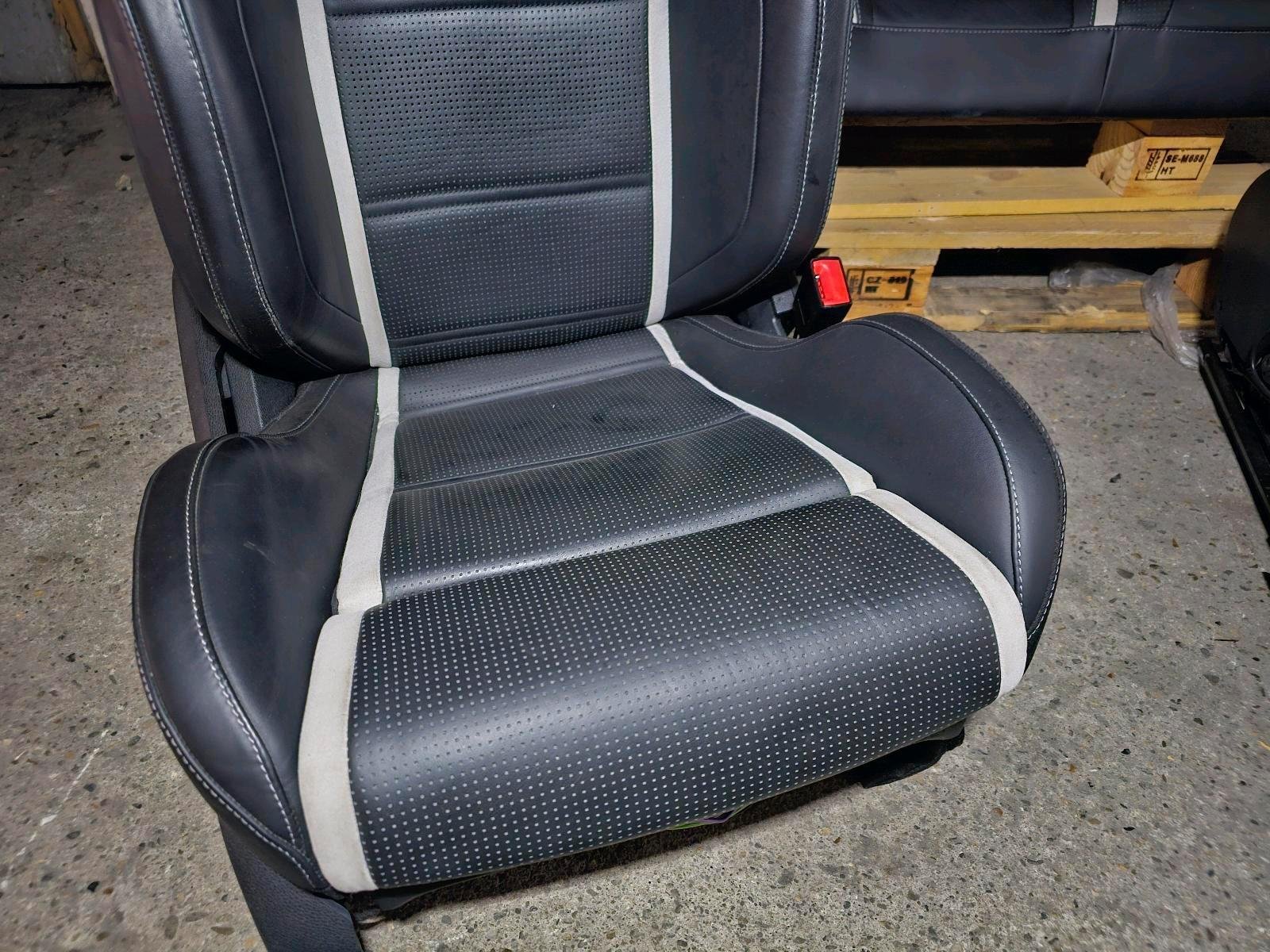 Mercedes C63 AMG Performance Bucket Seats - Image 4