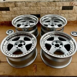 Alternative view of Staggered 3-Piece 17″ Futura Wheels by OZ Racing