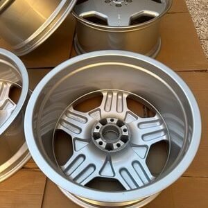 Alternative view of Staggered 19″ AMG Aero II Monoblock Wheels for W140