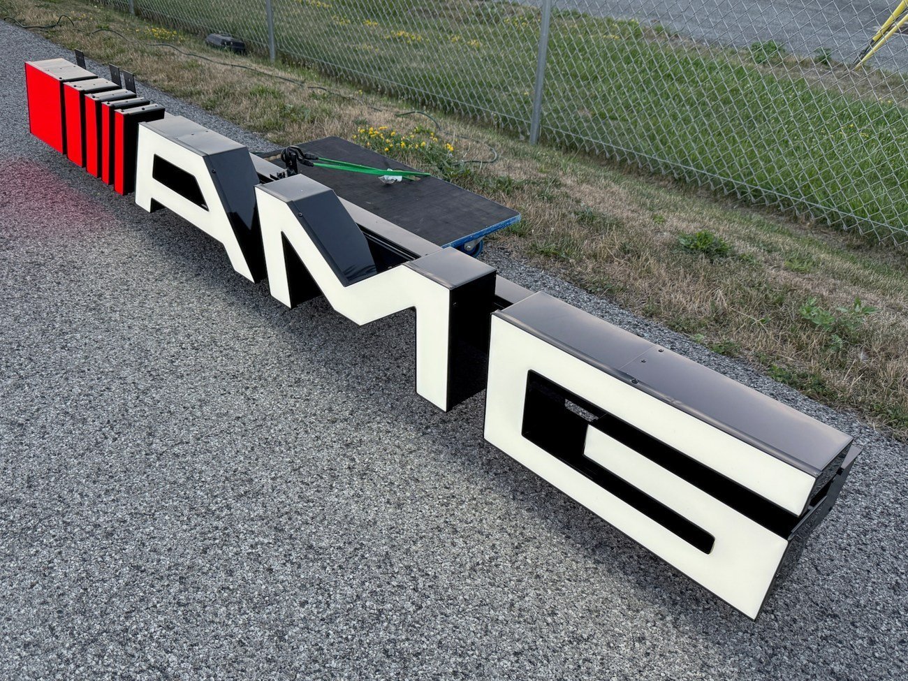 Mercedes-AMG illuminated sign - Image 3
