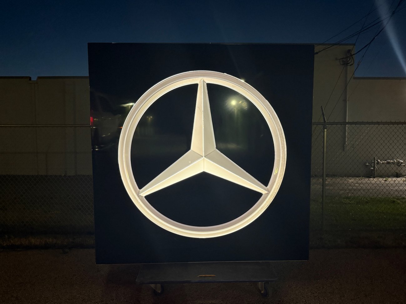 Original Mercedes-Benz Illuminated Dealer Logo Sign - Image 9