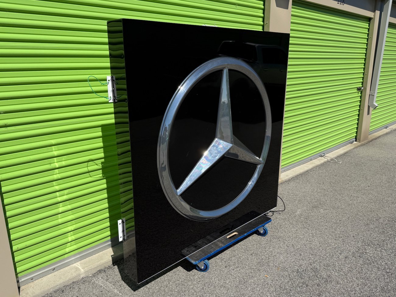 Original Mercedes-Benz Illuminated Dealer Logo Sign