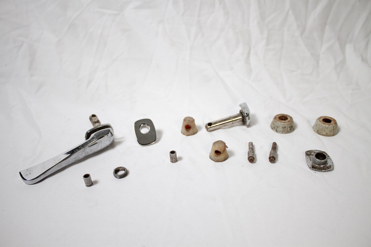 Lot of W113 Mercedes-Benz SL “Pagoda” Parts - Image 9