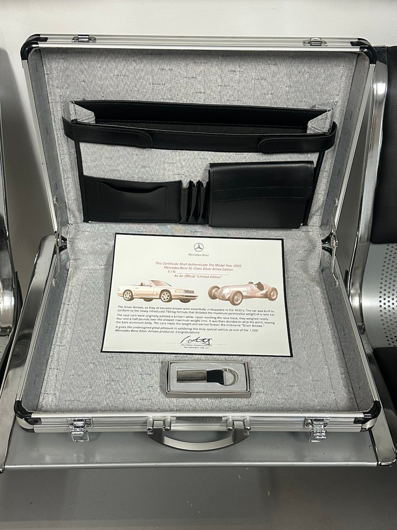 R129 SL Silver Arrow Aluminum Briefcase - Image 5