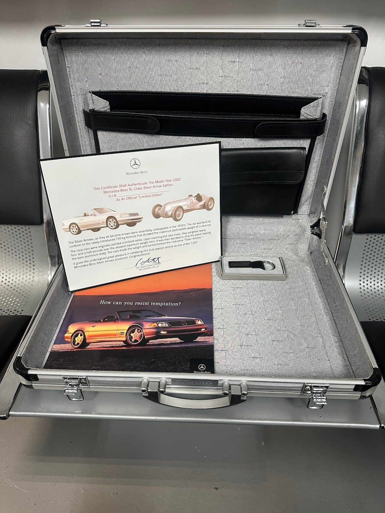 R129 SL Silver Arrow Aluminum Briefcase - Image 15
