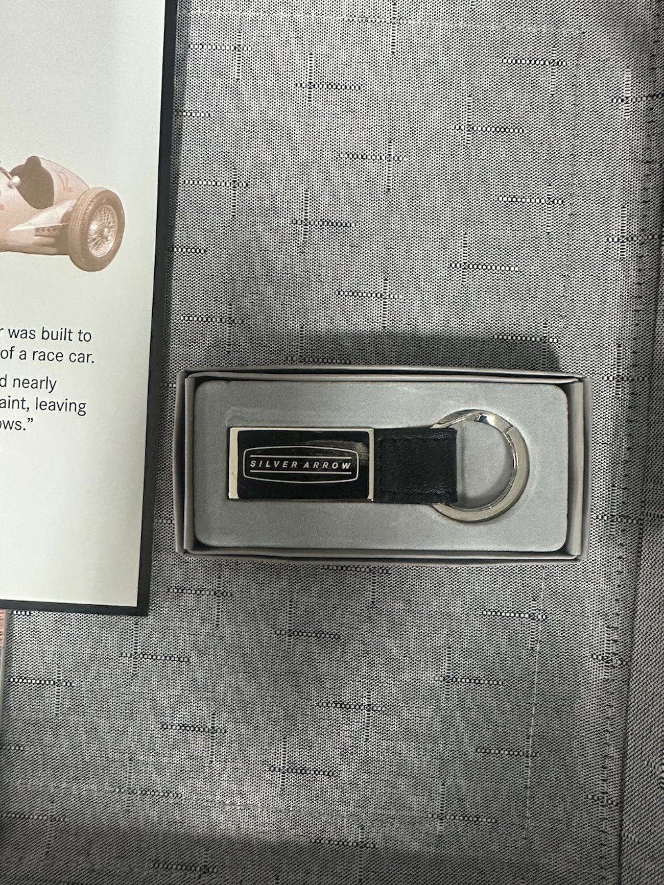 R129 SL Silver Arrow Aluminum Briefcase - Image 2