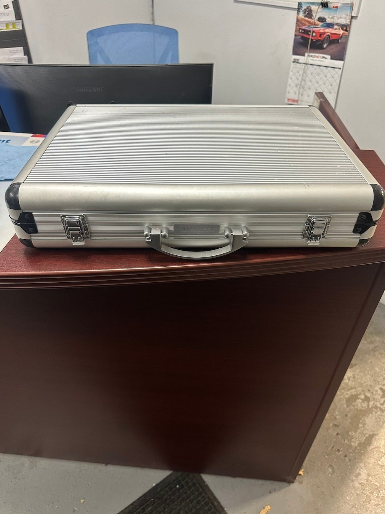R129 SL Silver Arrow Aluminum Briefcase - Image 9